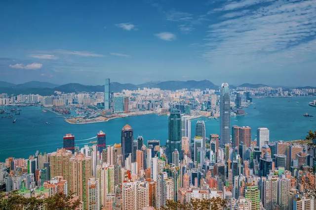 2035年香港，全年免費(fèi)資料，開啟大富之門的鑰匙